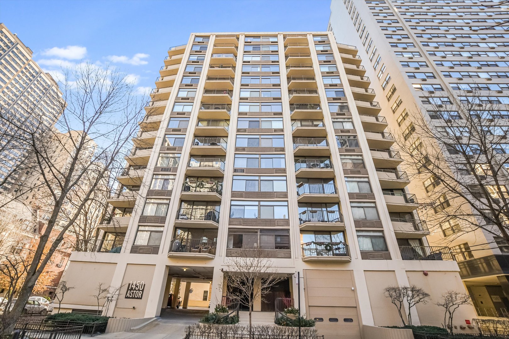 1450 N Astor Street 15AB Property Photo 1
