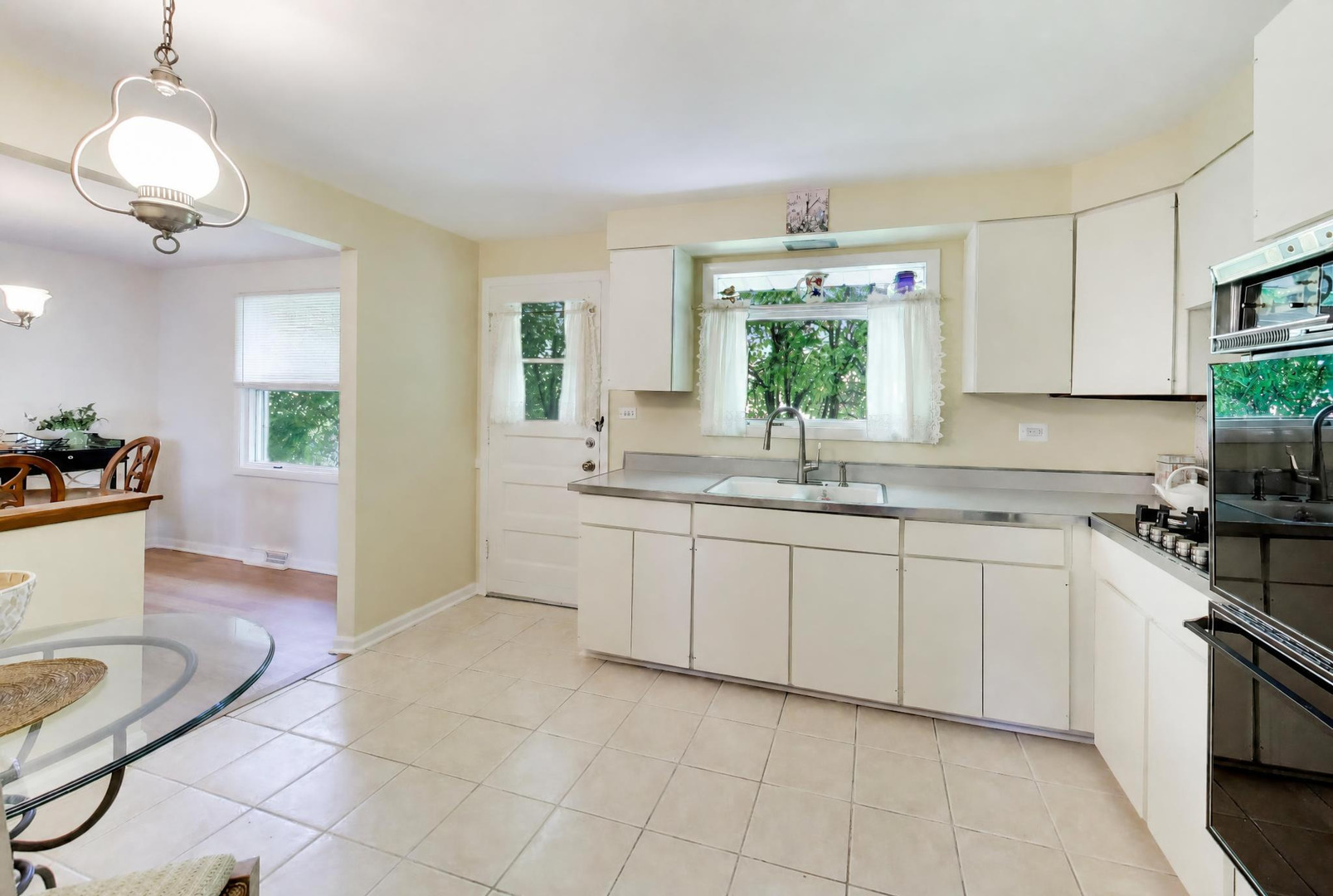 1115 Pfingsten Road Property Photo 6