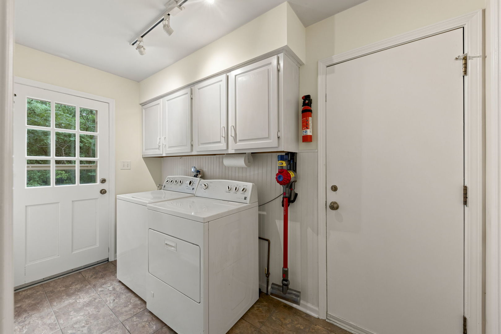 1245 Yorkshire Woods Court Property Photo 11