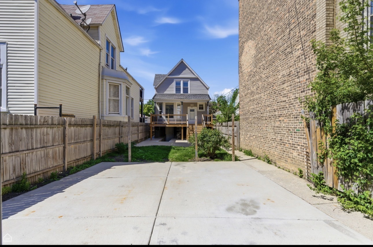 3726 W Mclean Avenue Property Photo 2