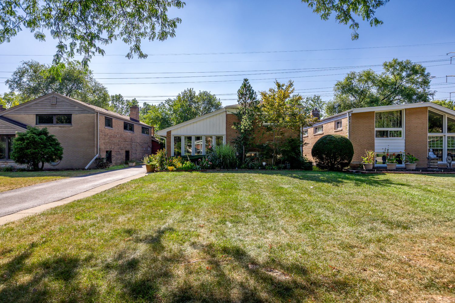 6542 N Kenneth Avenue Property Photo 1