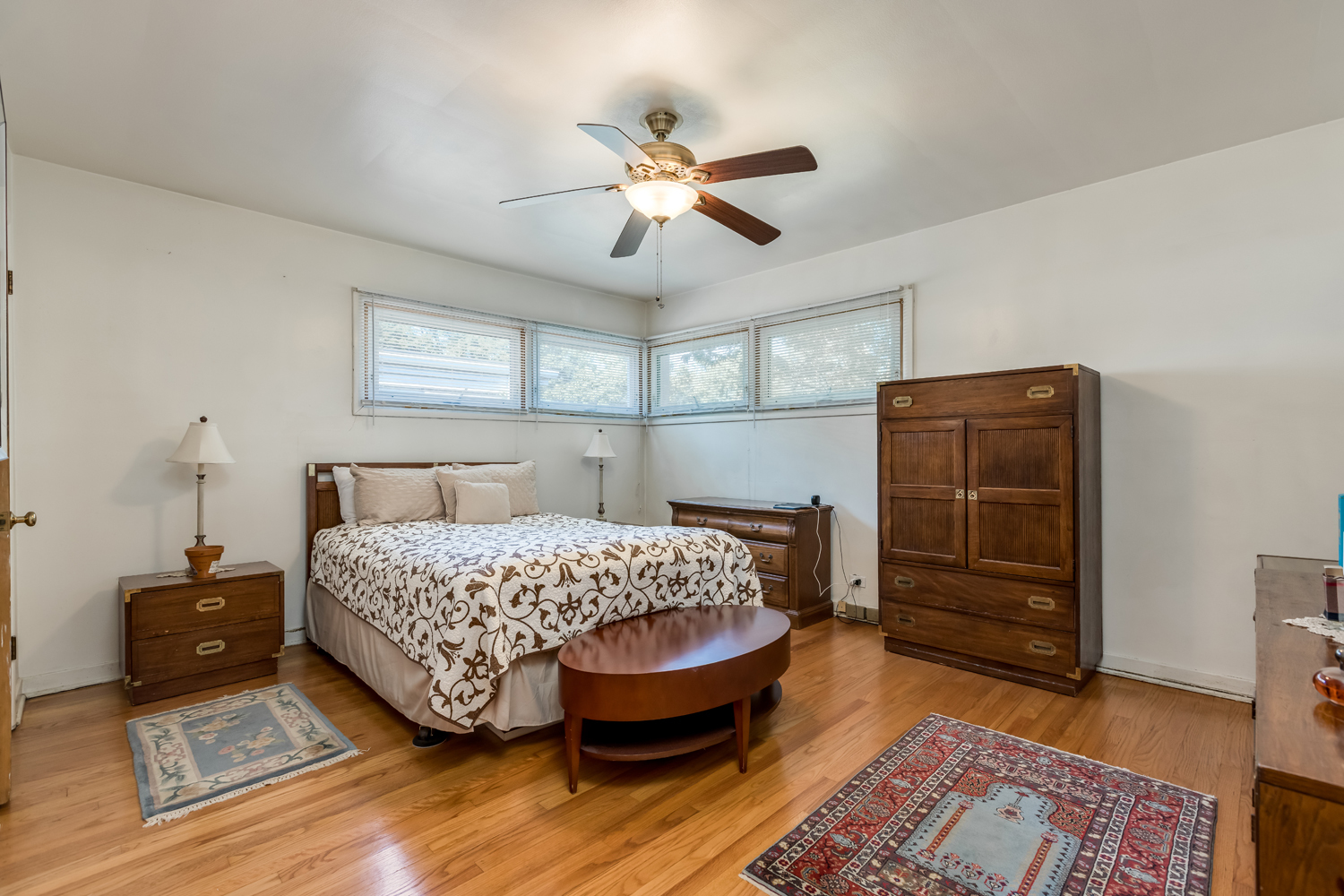 6542 N Kenneth Avenue Property Photo 12