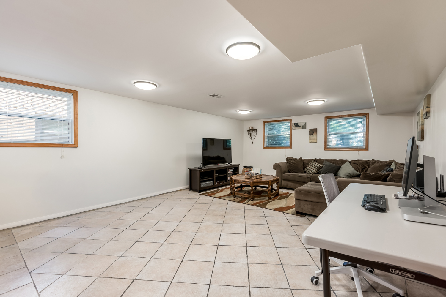 6542 N Kenneth Avenue Property Photo 18