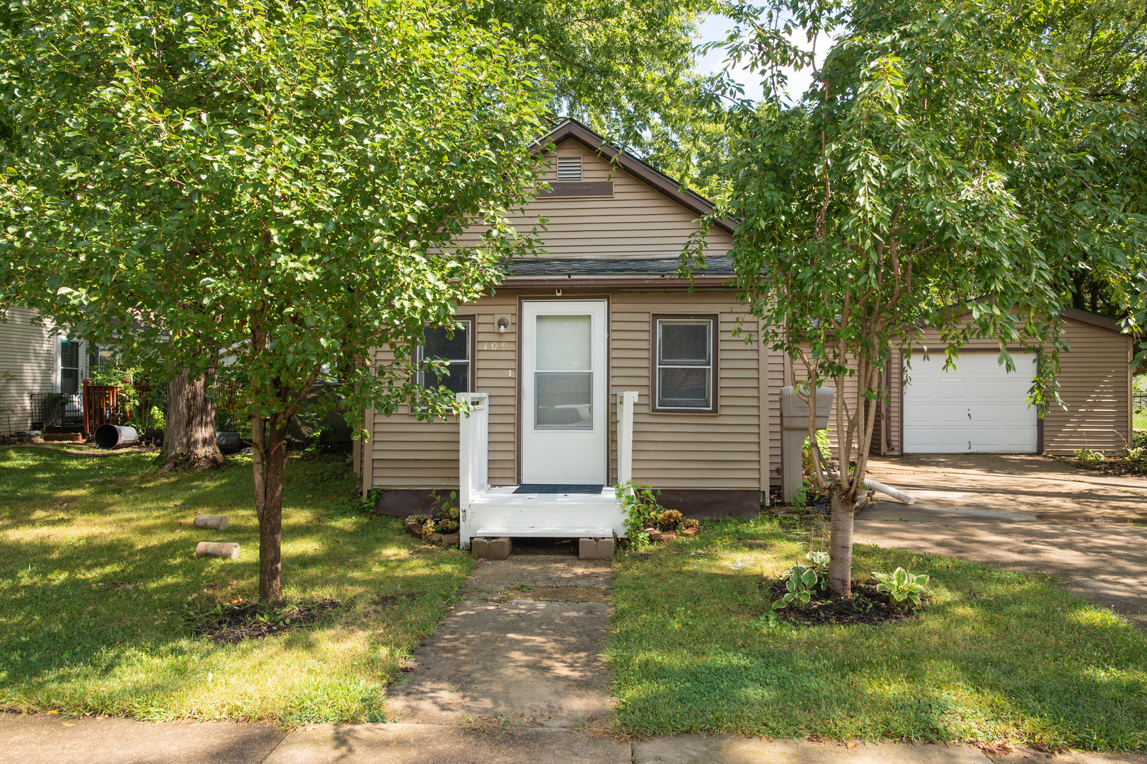 109 S 9th Street Property Photo 1