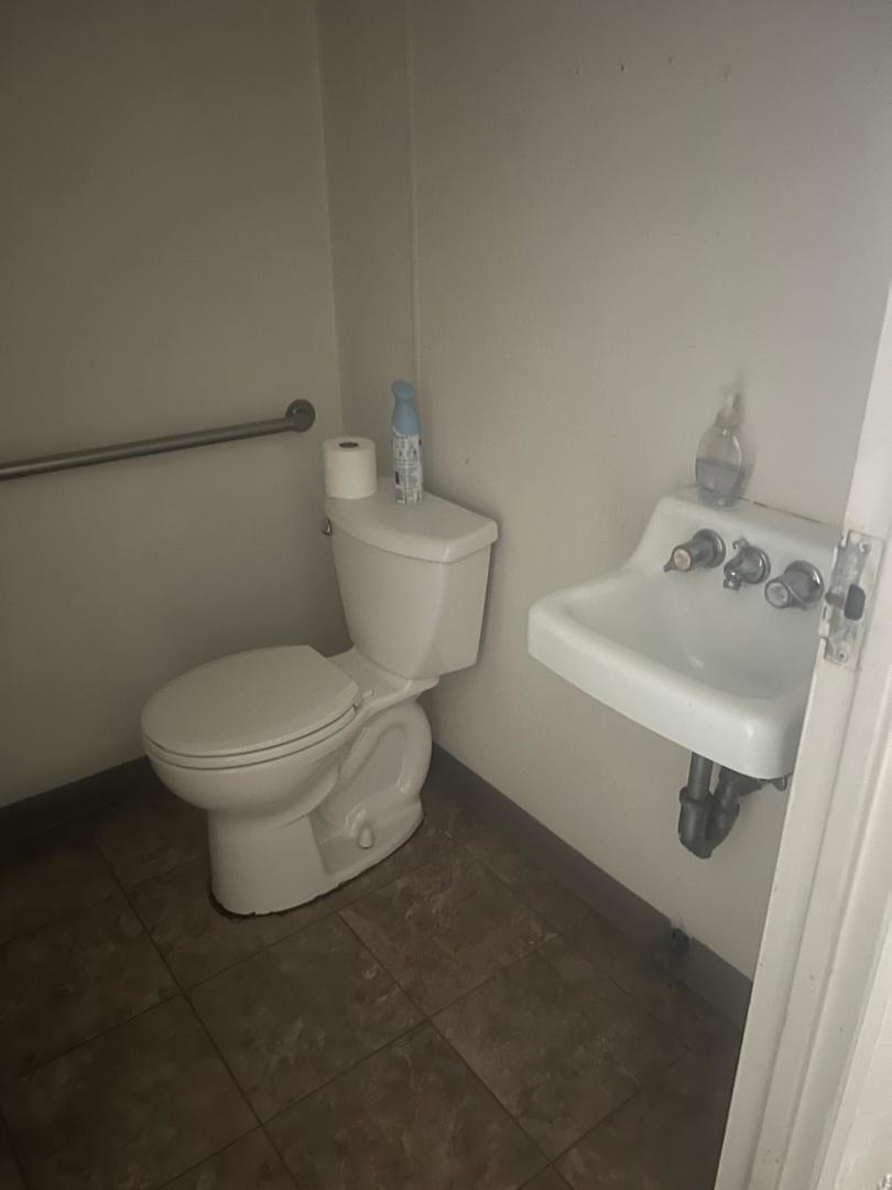 4046 S Archer Avenue Property Photo 9