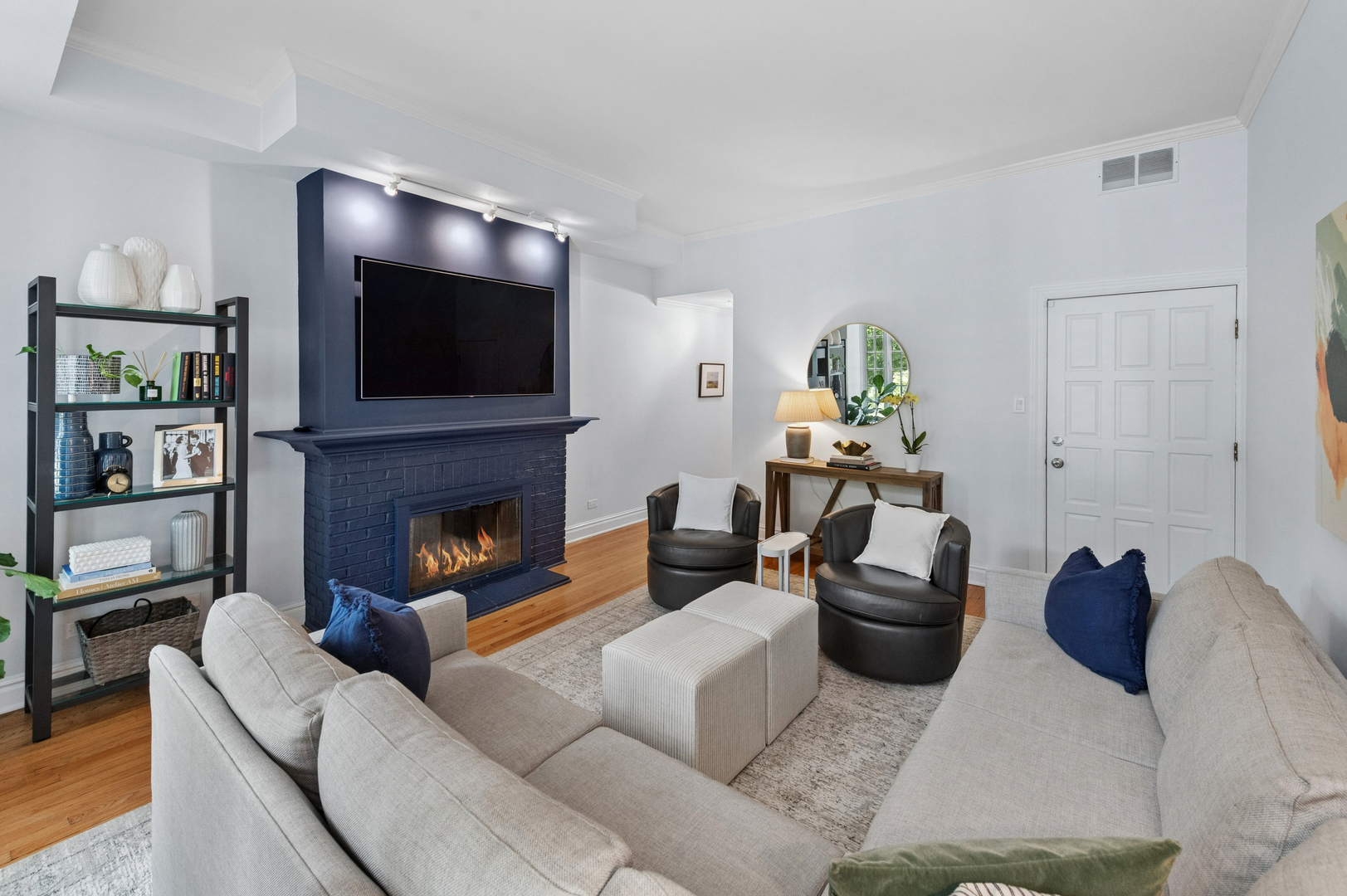 317 W Webster Avenue 1 Property Photo 5