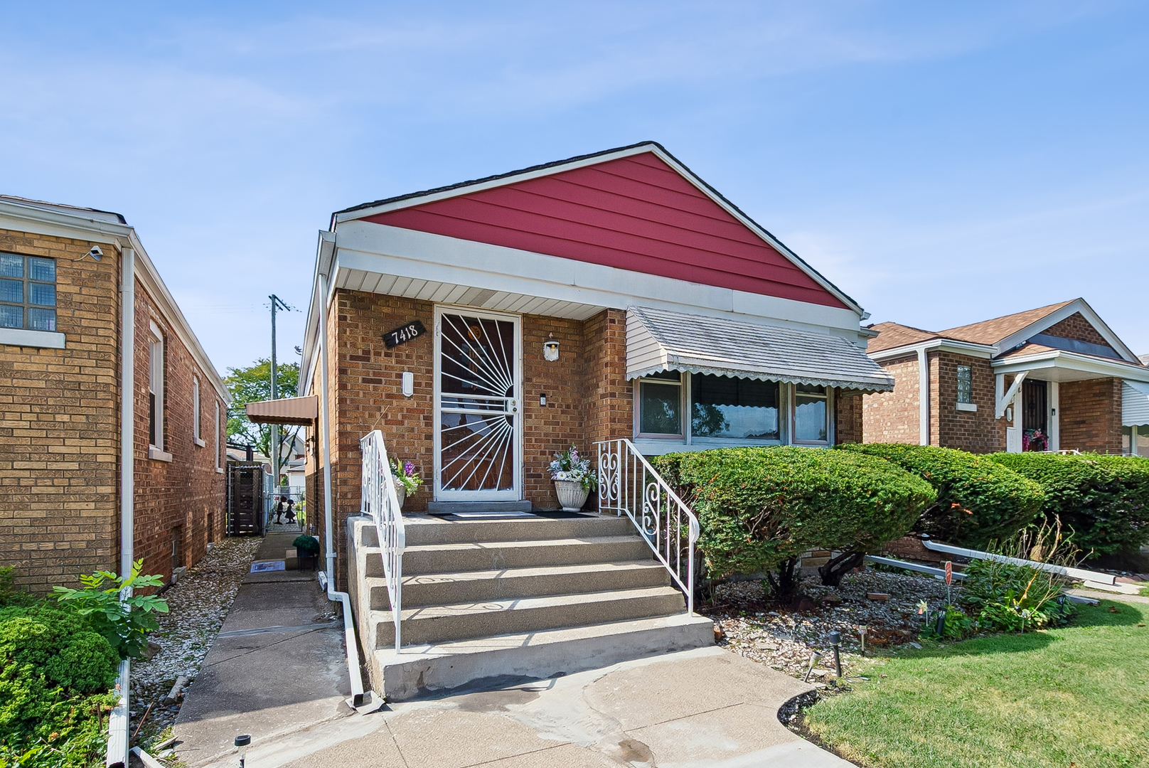 7418 S Maplewood Avenue Property Photo 1