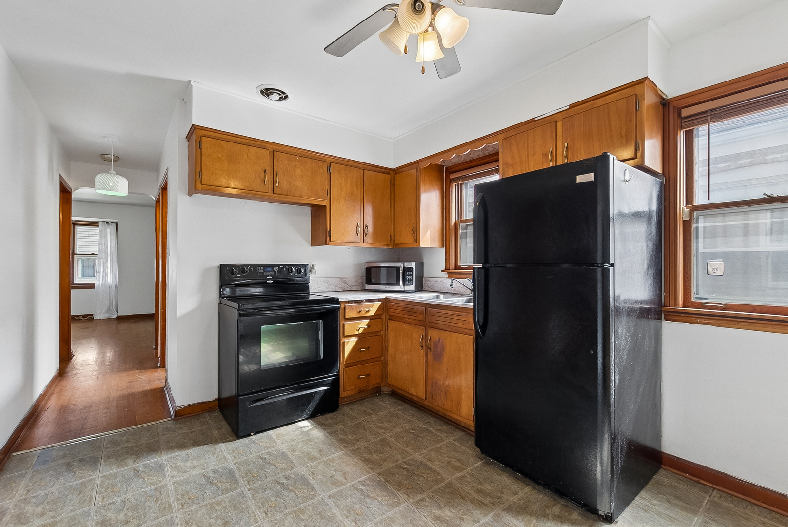 7418 S Maplewood Avenue Property Photo 11
