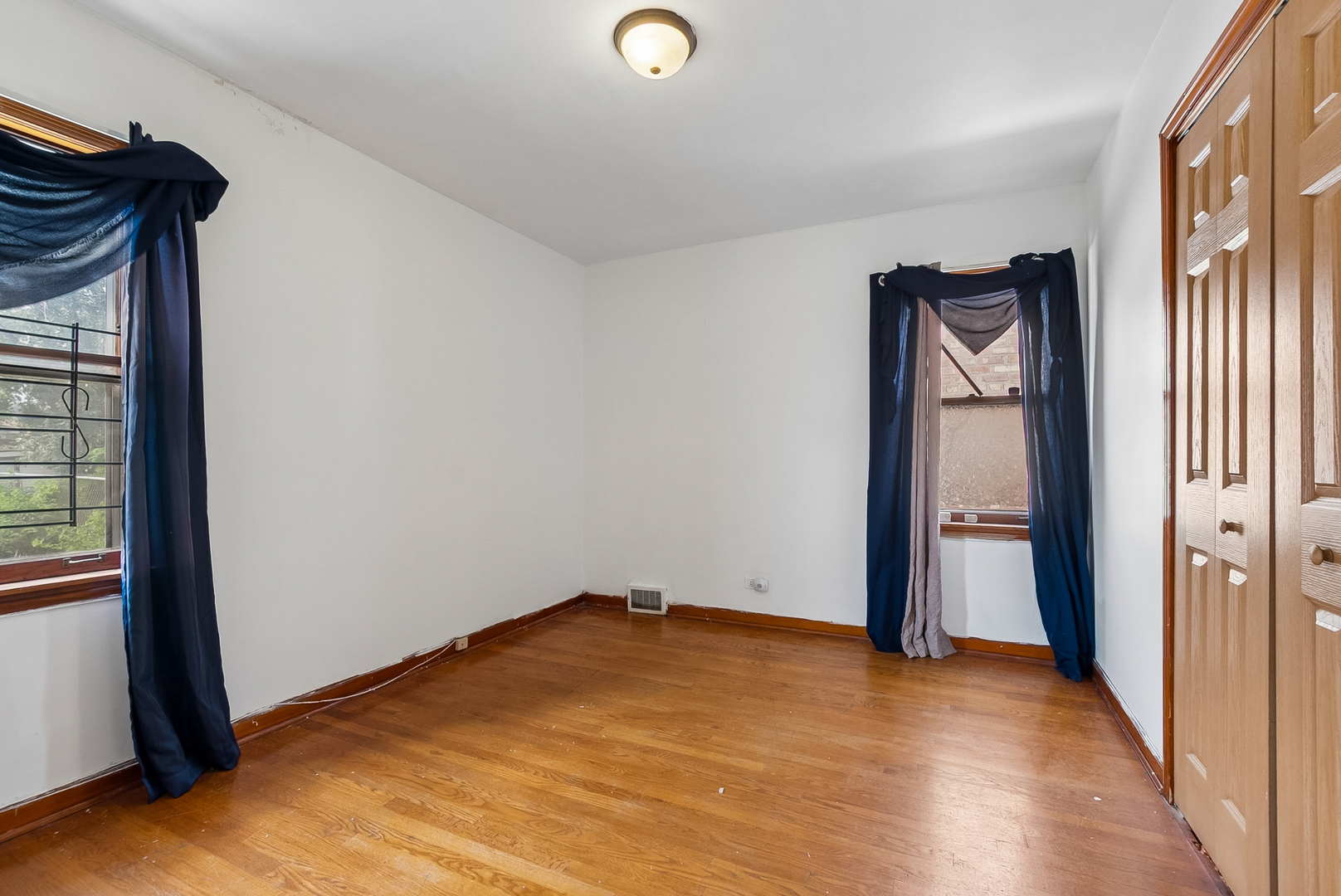 7418 S Maplewood Avenue Property Photo 13