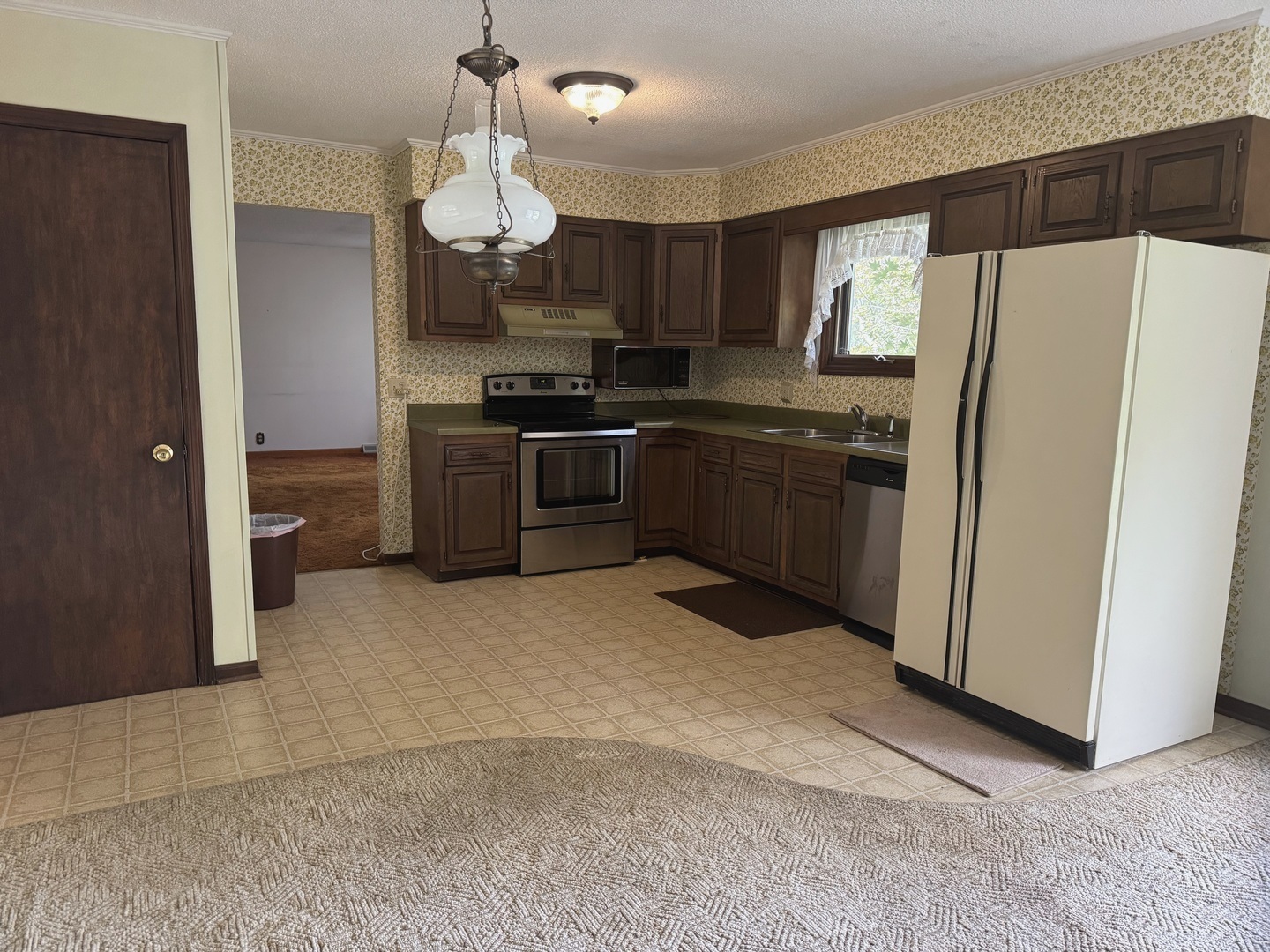 1641 Willow Way Property Photo 4