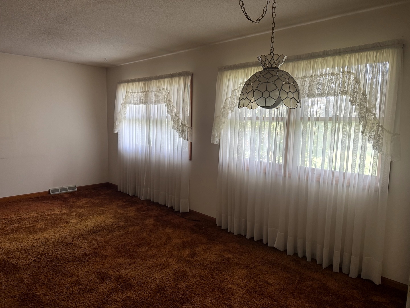 1641 Willow Way Property Photo 5