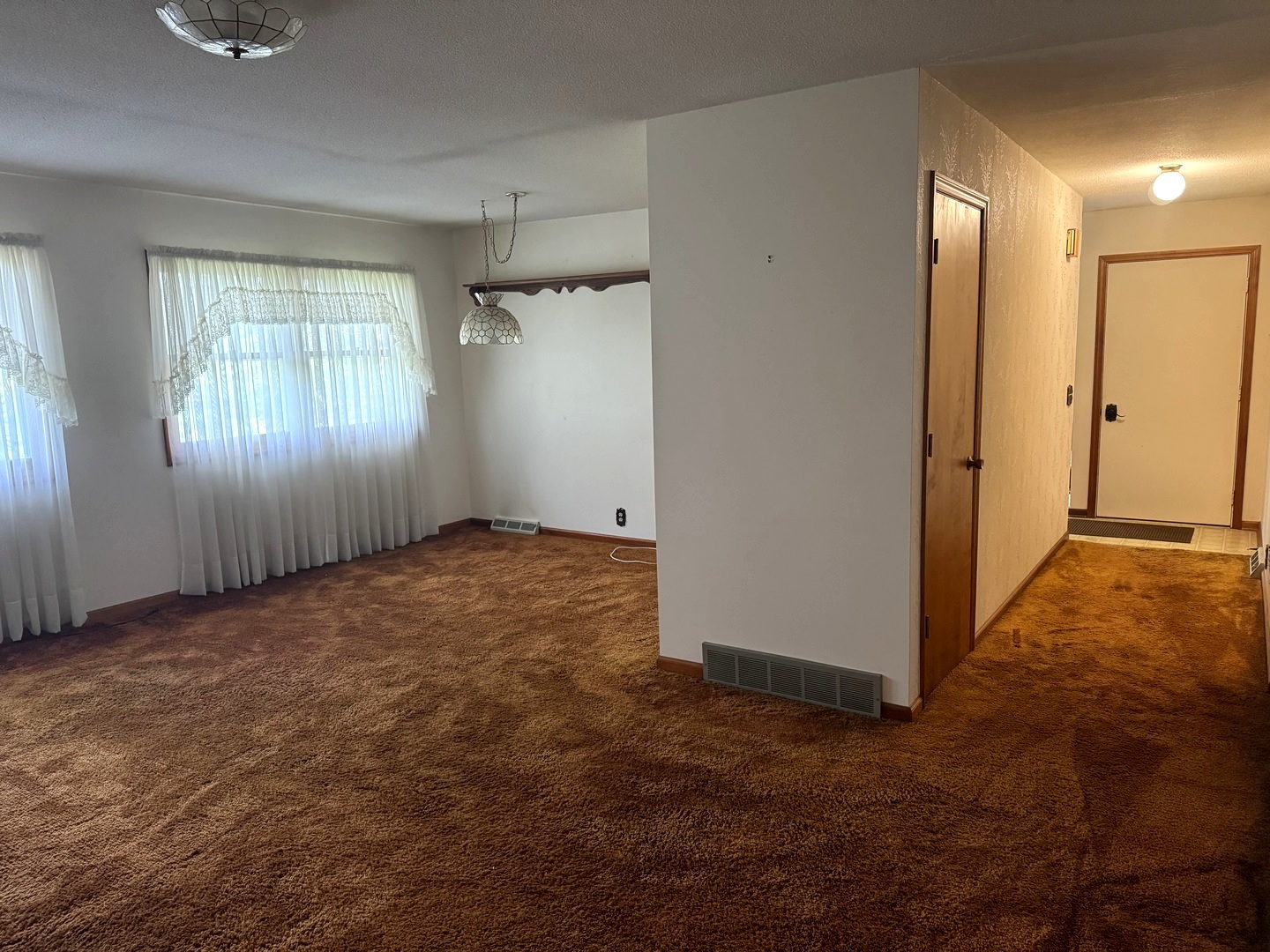 1641 Willow Way Property Photo 6