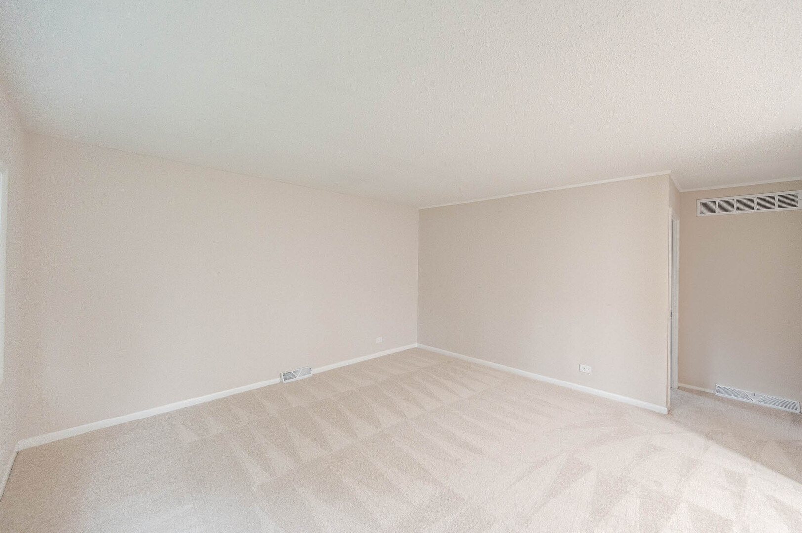 2517 N Elmwood Avenue Property Photo 2