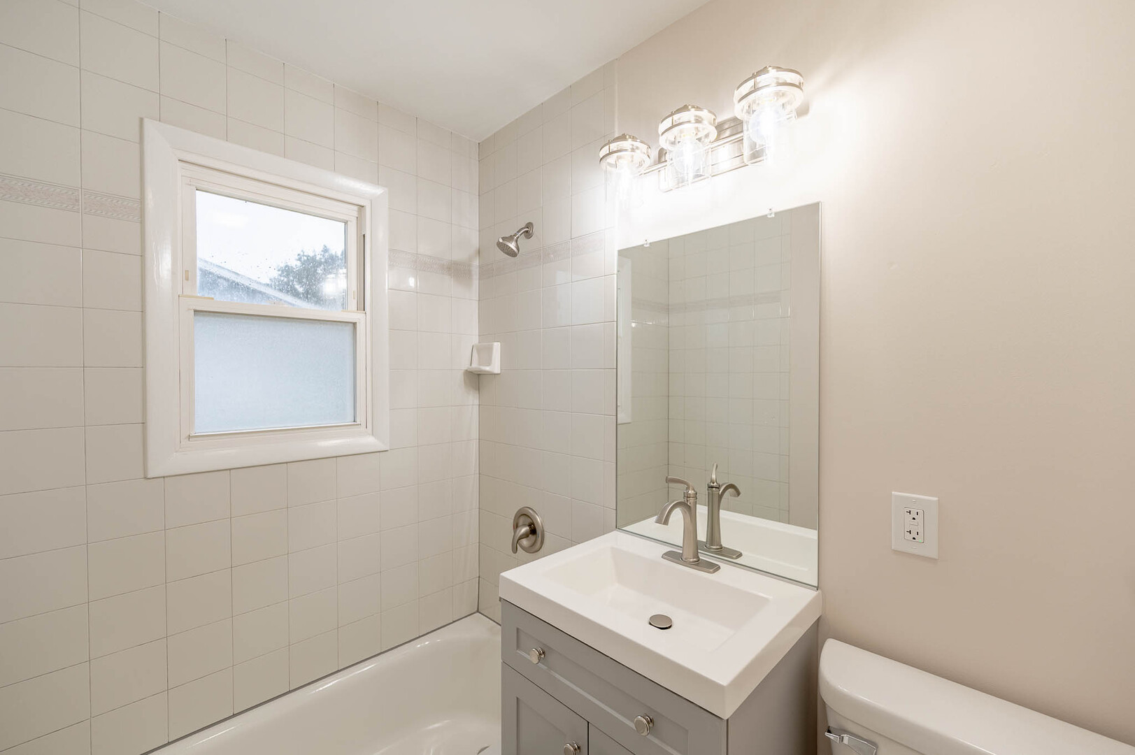 2517 N Elmwood Avenue Property Photo 6