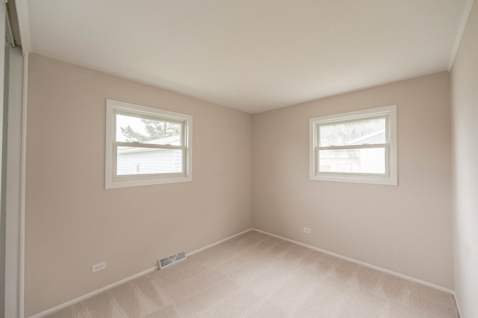 2517 N Elmwood Avenue Property Photo 7