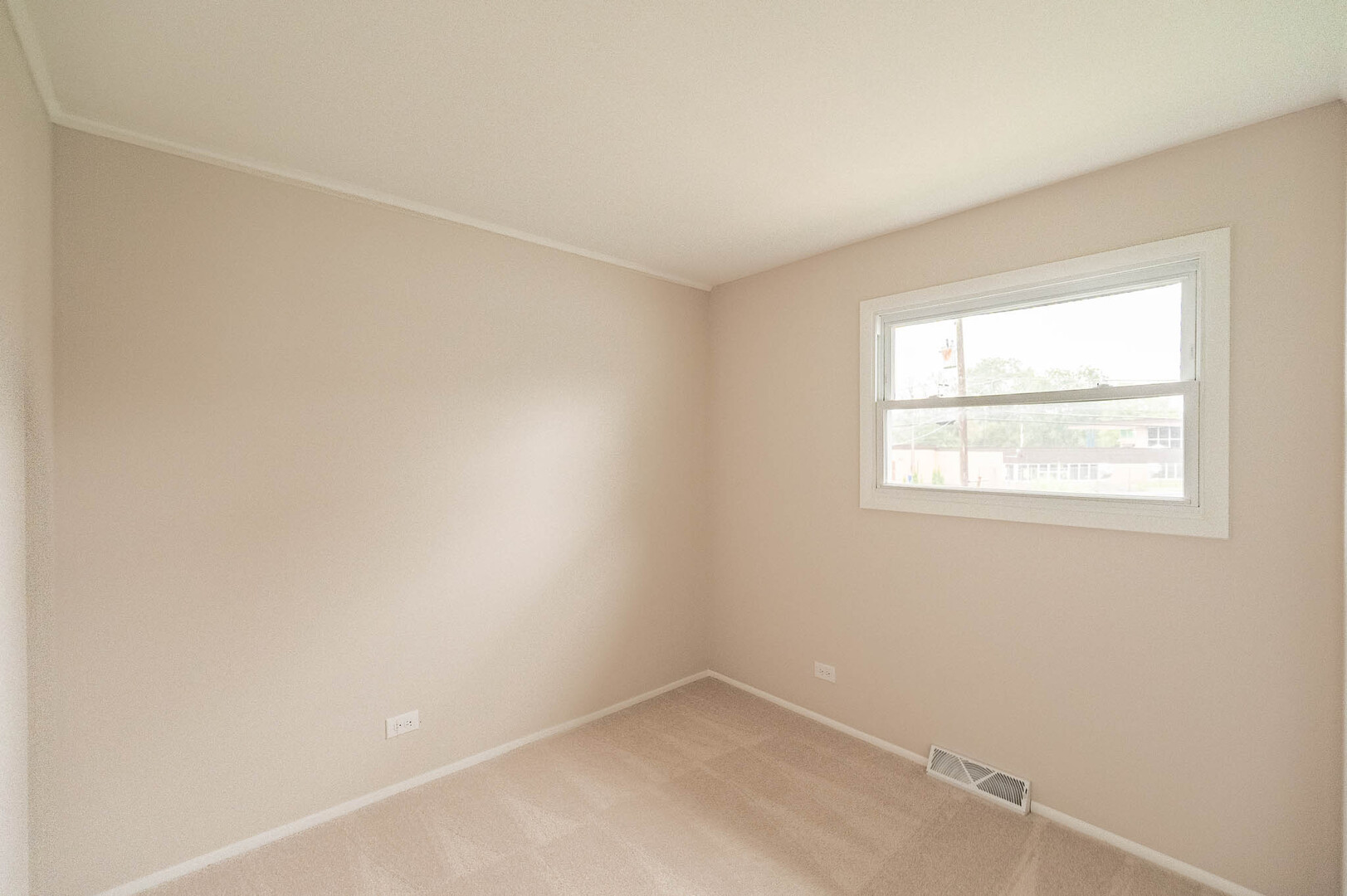2517 N Elmwood Avenue Property Photo 8