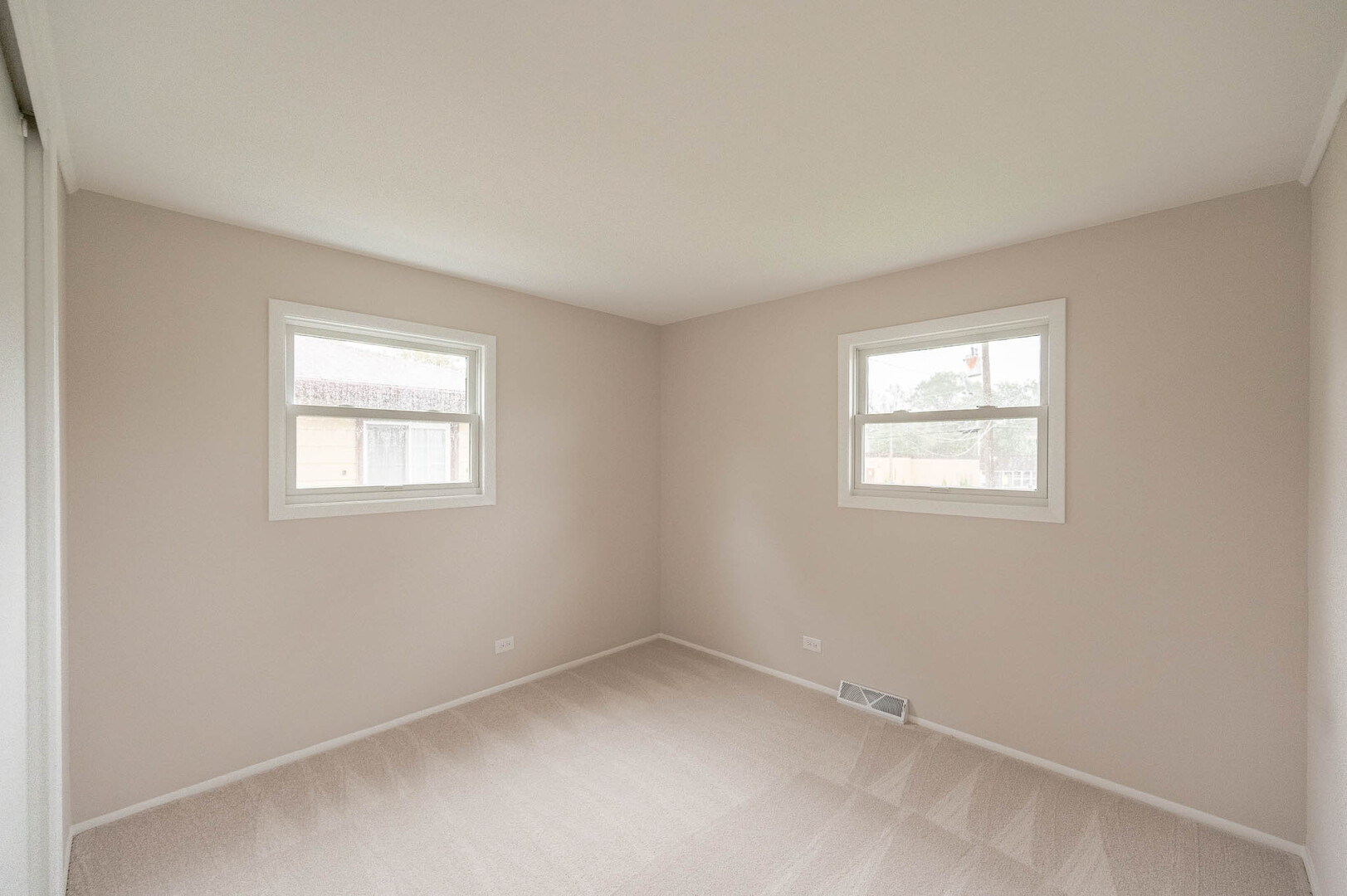 2517 N Elmwood Avenue Property Photo 9