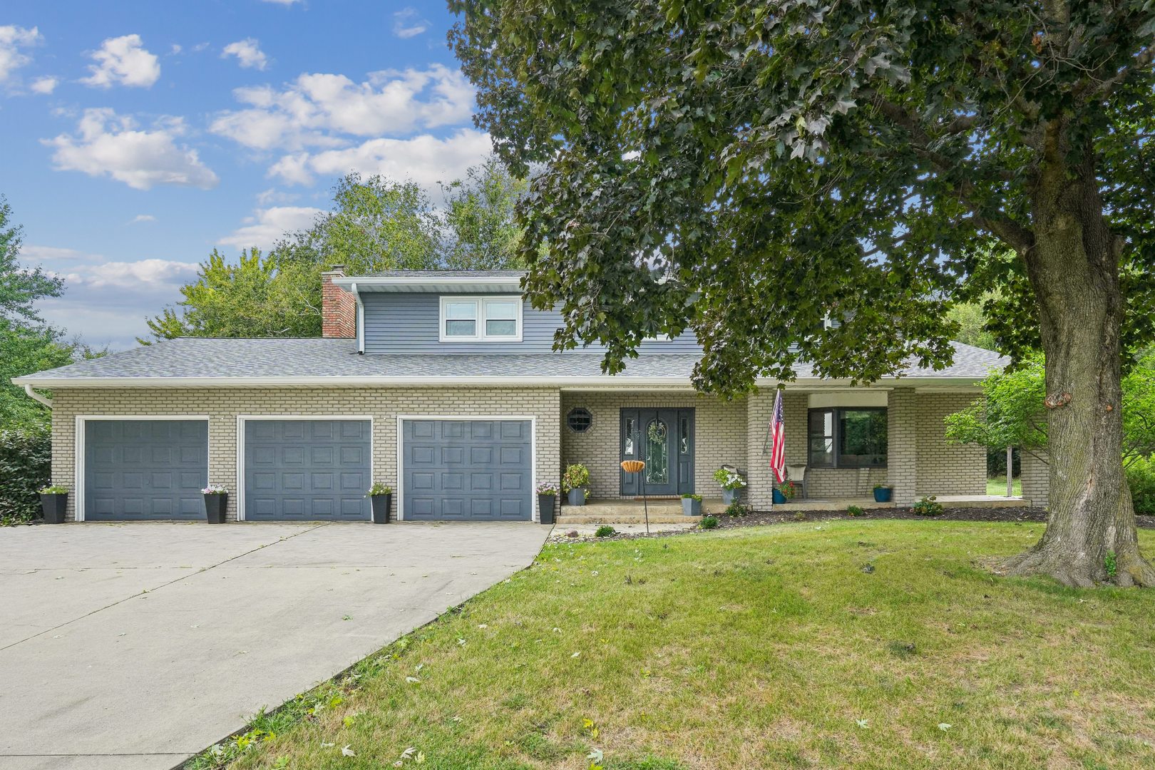 4200 Tanglewood Road Property Photo 2