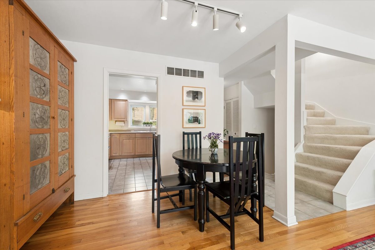 1926 N Larrabee Street Property Photo 5