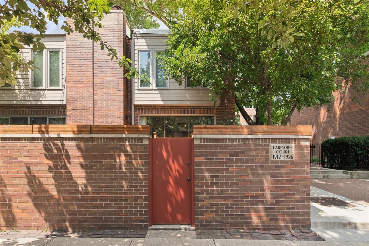 1926 N Larrabee Street Property Photo 22