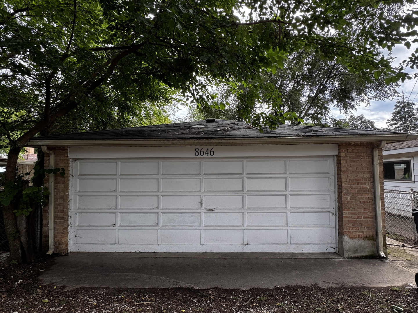8646 Gross Point Road Property Photo 5