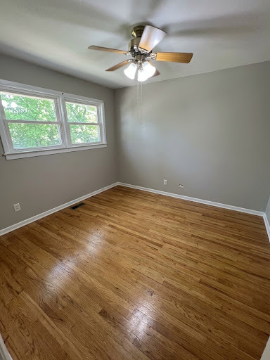 8646 Gross Point Road Property Photo 12