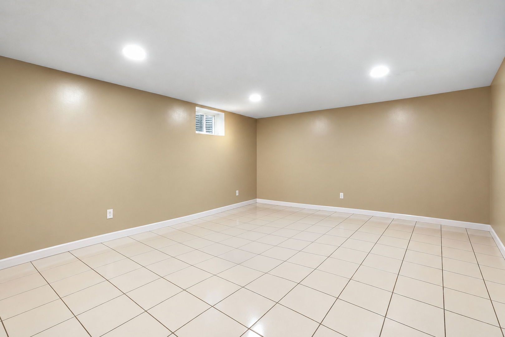 8646 Gross Point Road Property Photo 27