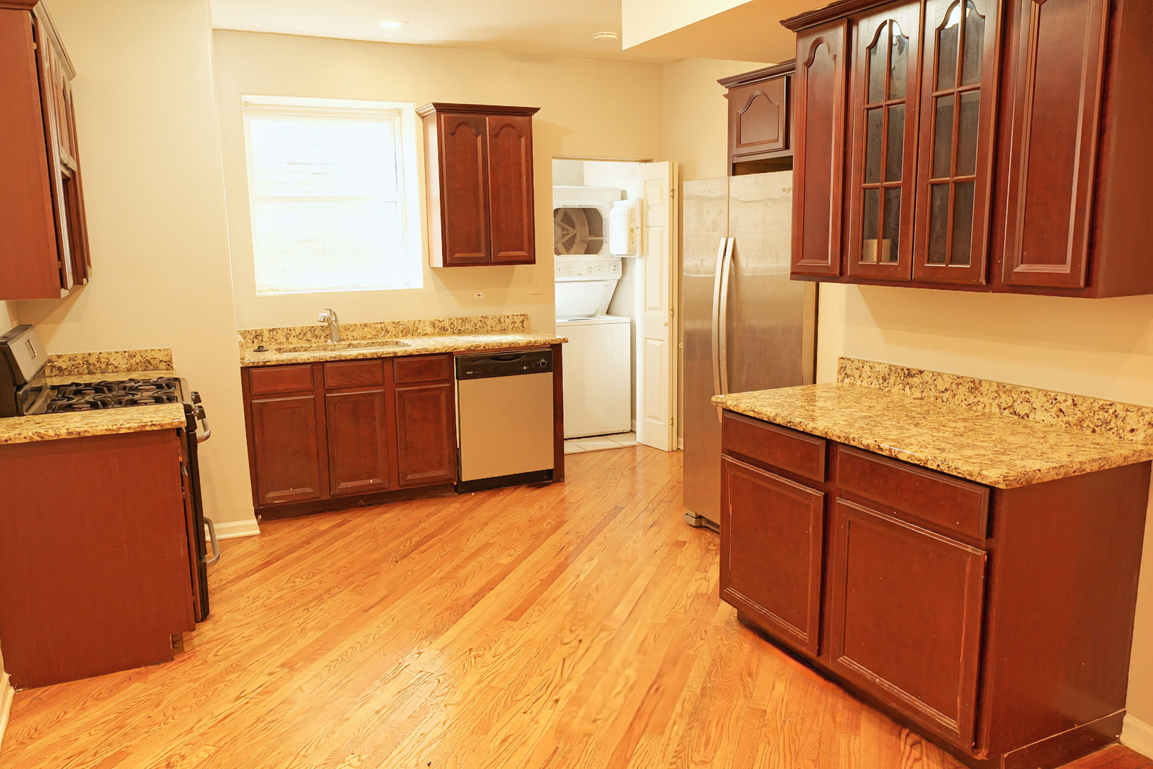 7753 S Essex Avenue 2s Property Photo 4