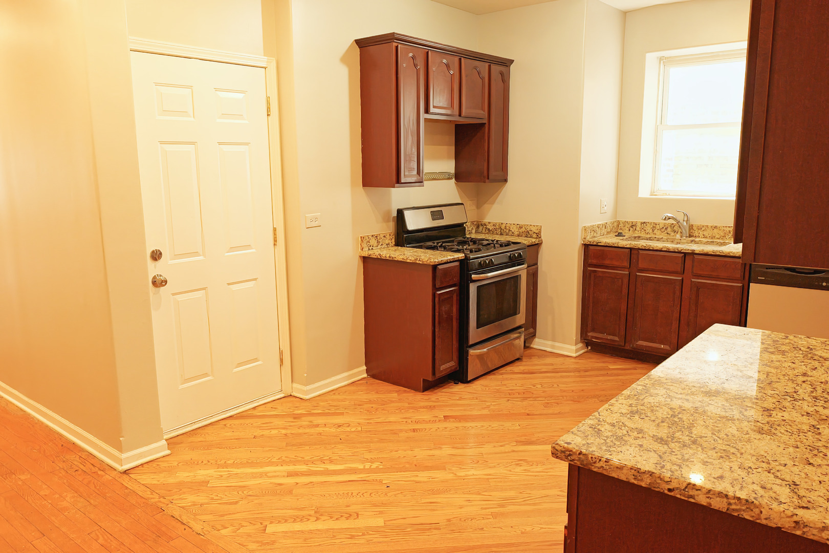7753 S Essex Avenue 2s Property Photo 5