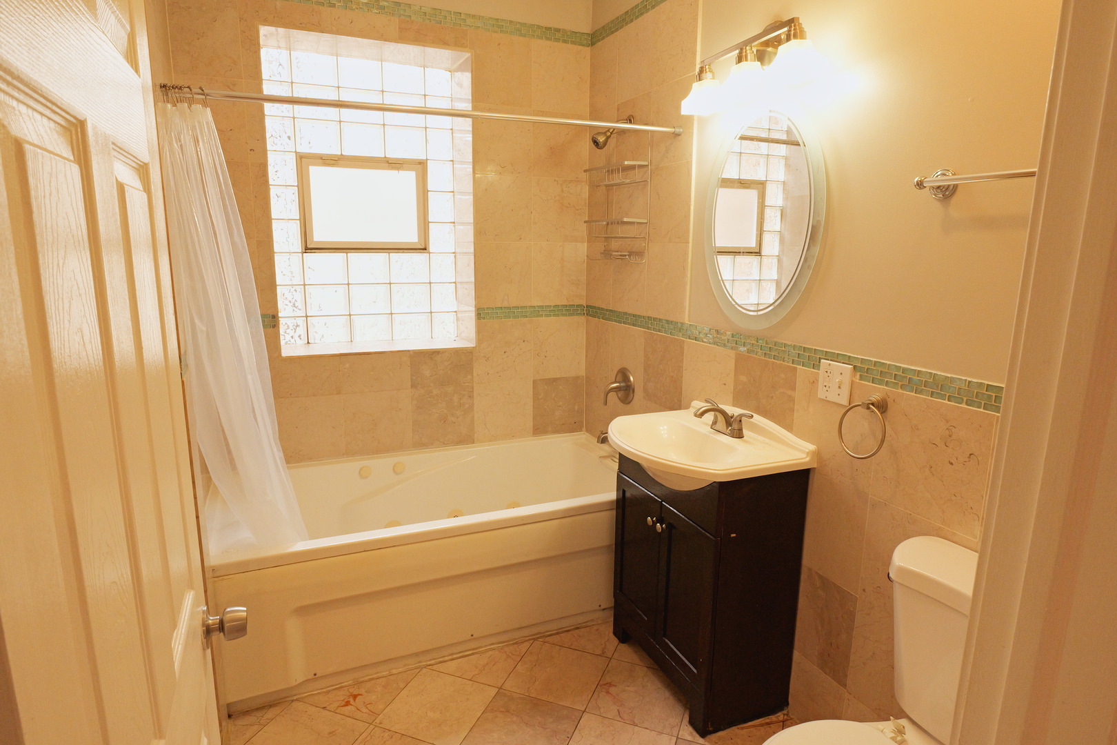 7753 S Essex Avenue 2s Property Photo 9