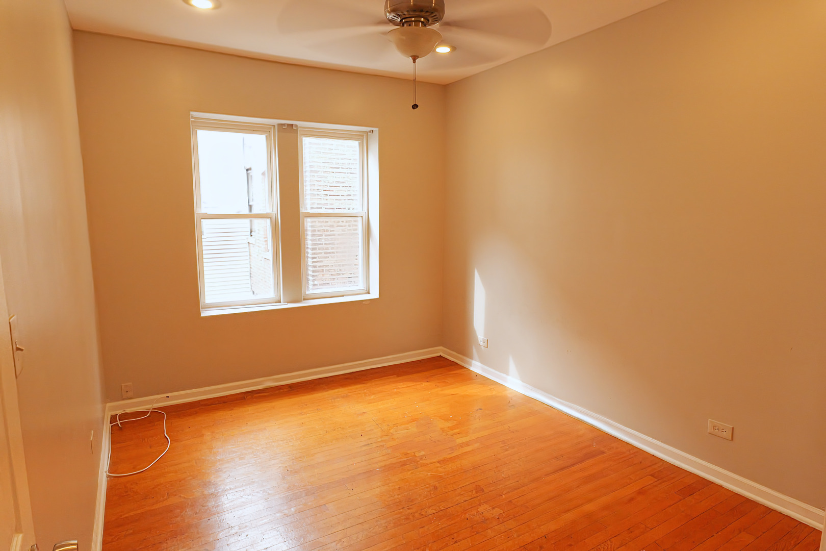 7753 S Essex Avenue 2s Property Photo 14