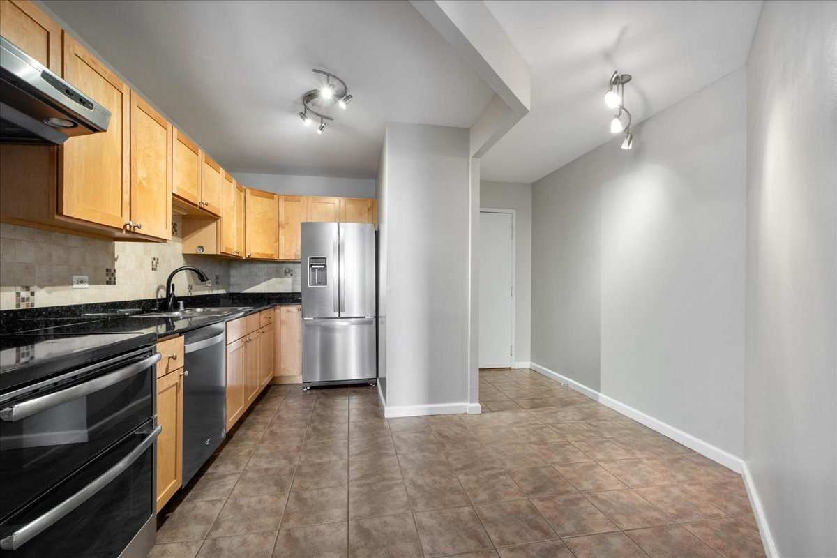 5320 N Sheridan Road 1902 Property Photo 5