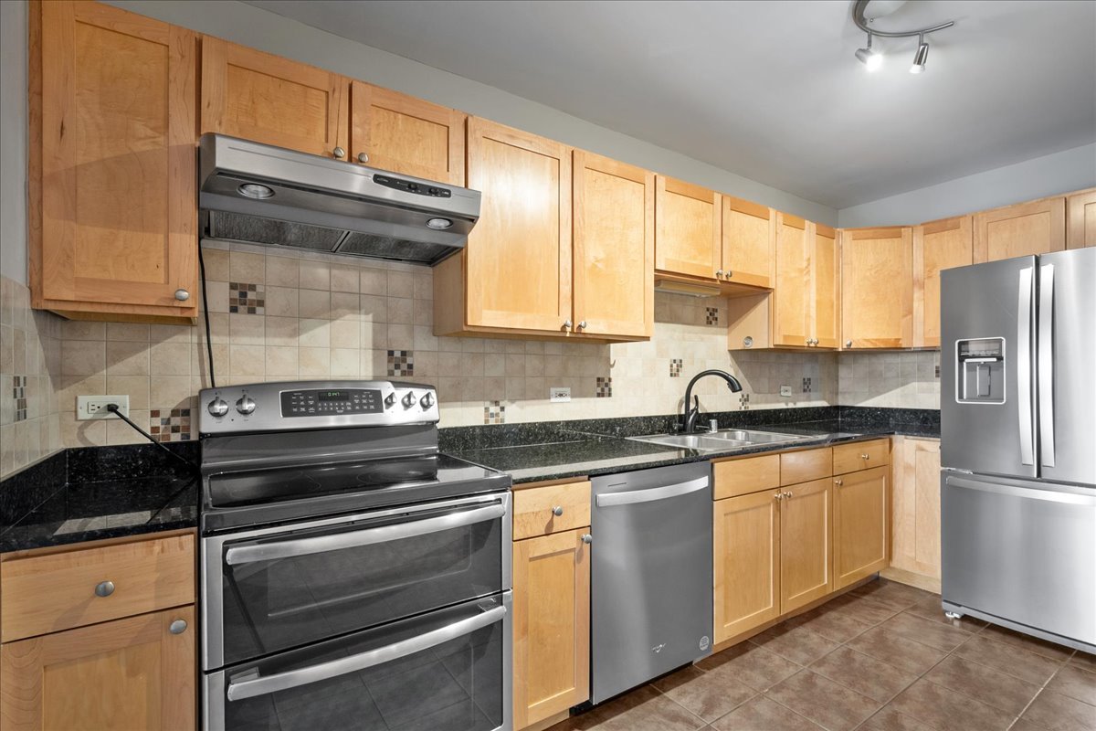 5320 N Sheridan Road 1902 Property Photo 6
