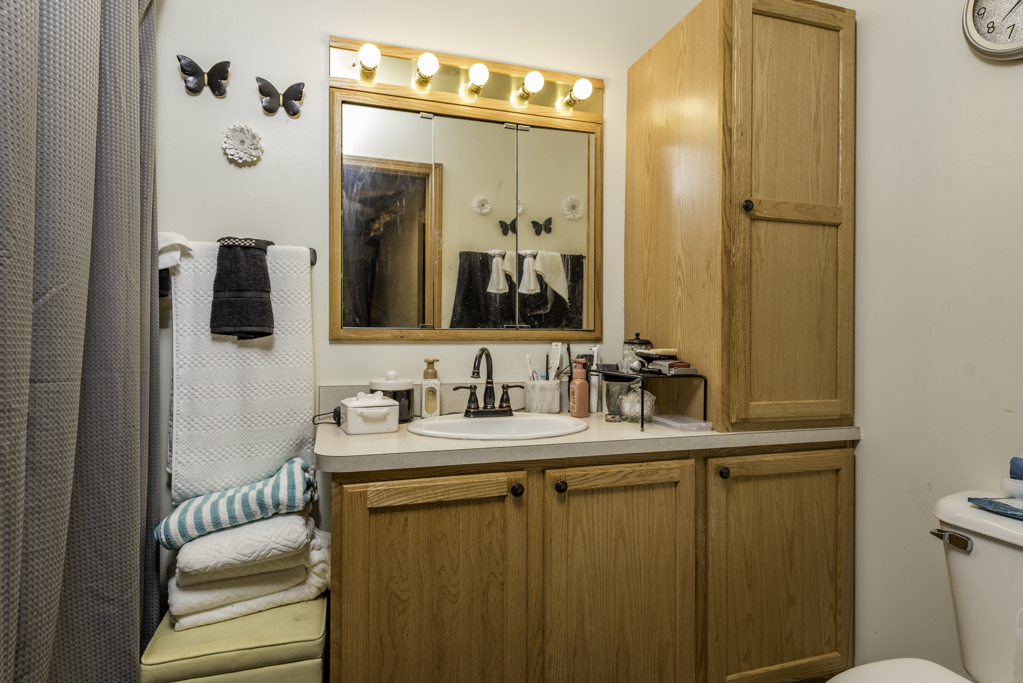 3300 Evergreen Lane Property Photo 13