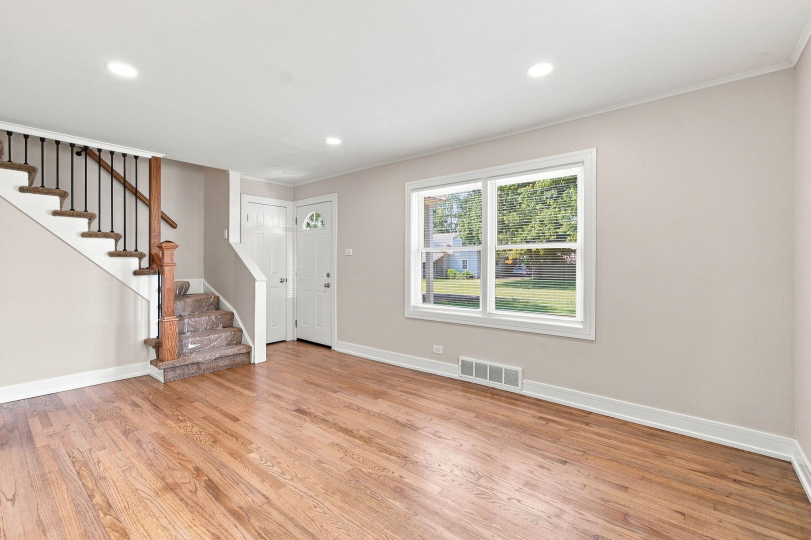 14441 Knox Avenue Property Photo 6