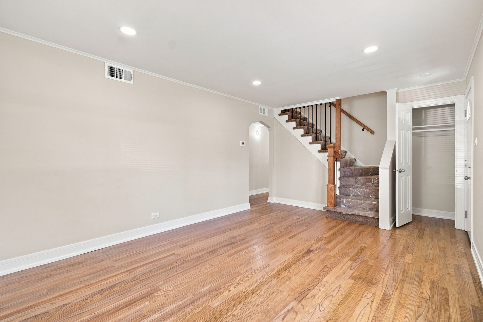 14441 Knox Avenue Property Photo 7