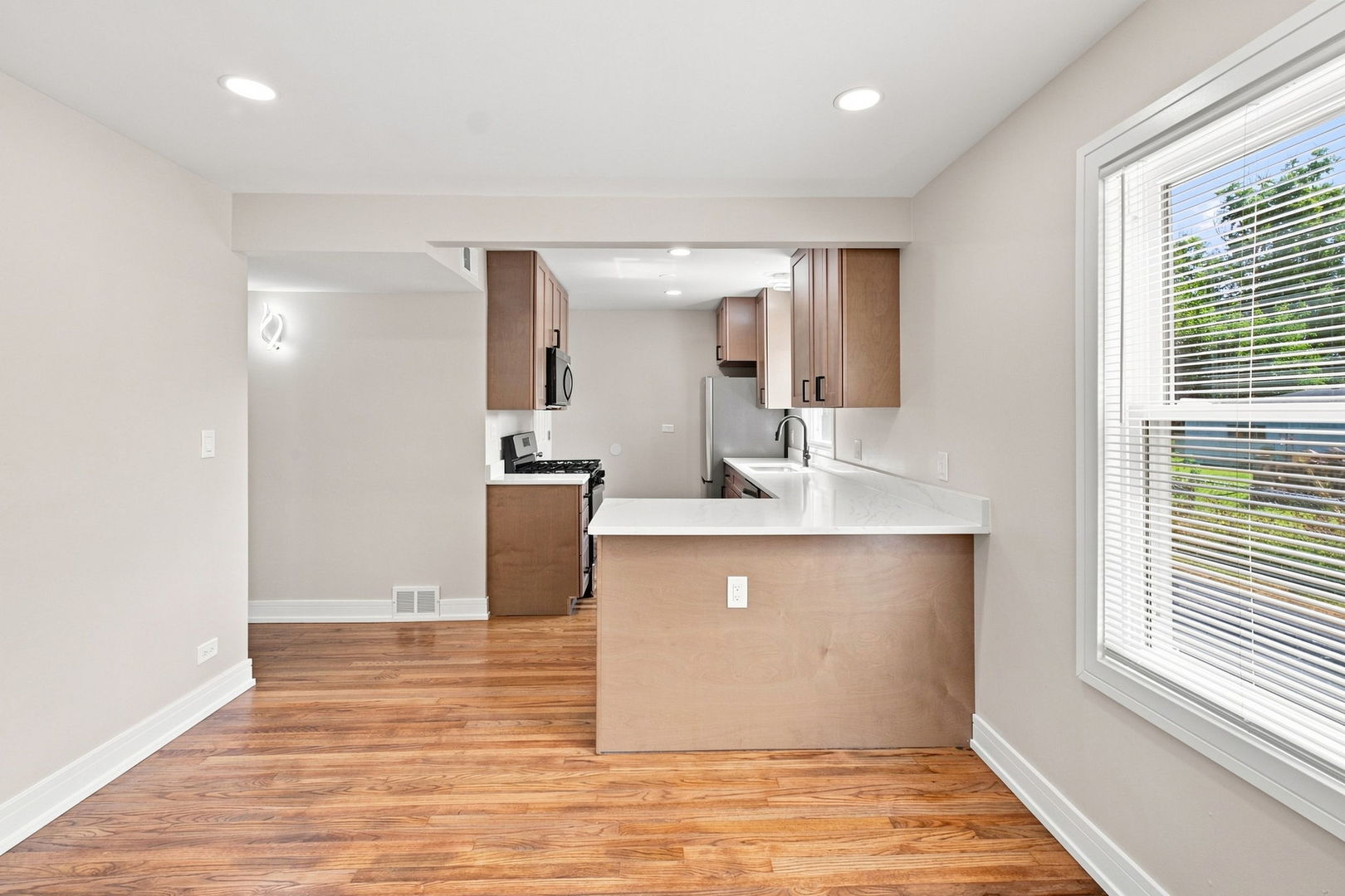 14441 Knox Avenue Property Photo 10
