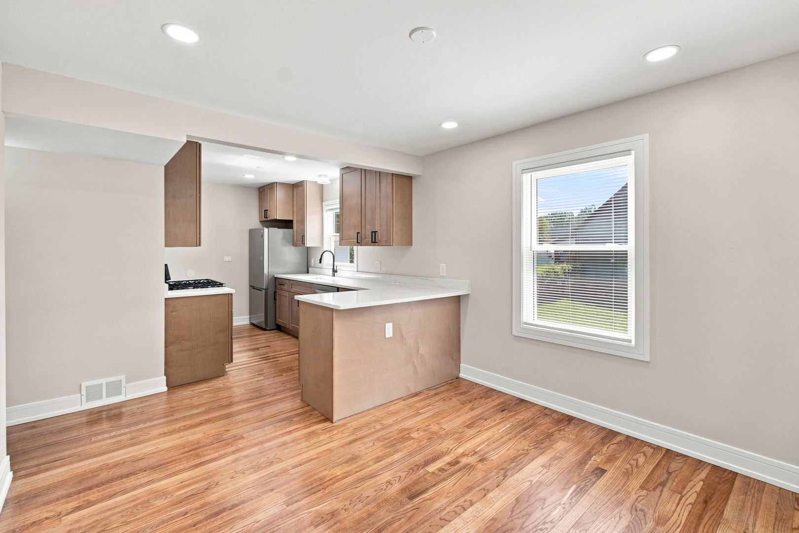14441 Knox Avenue Property Photo 12
