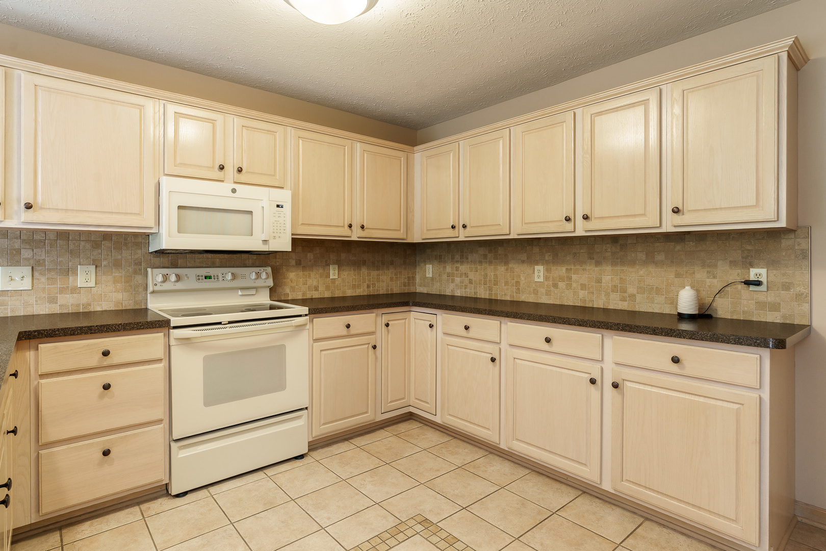2932 Troon Court Property Photo 15