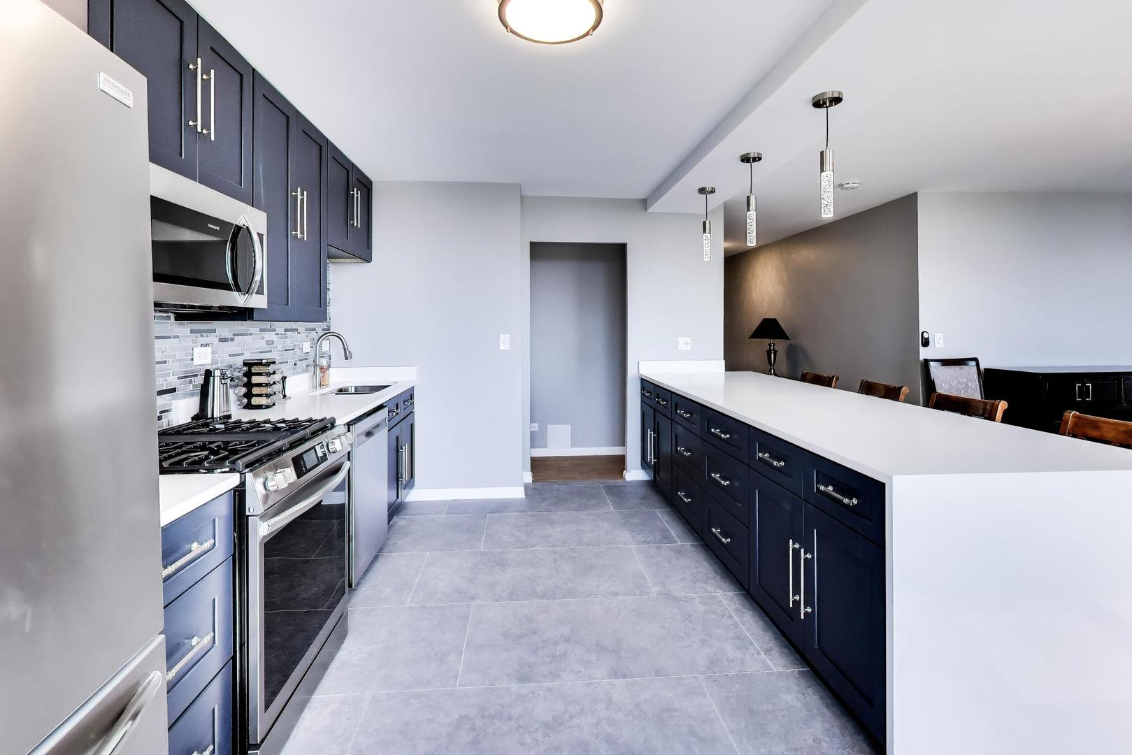 5201 S Cornell Street 16e Property Photo 9