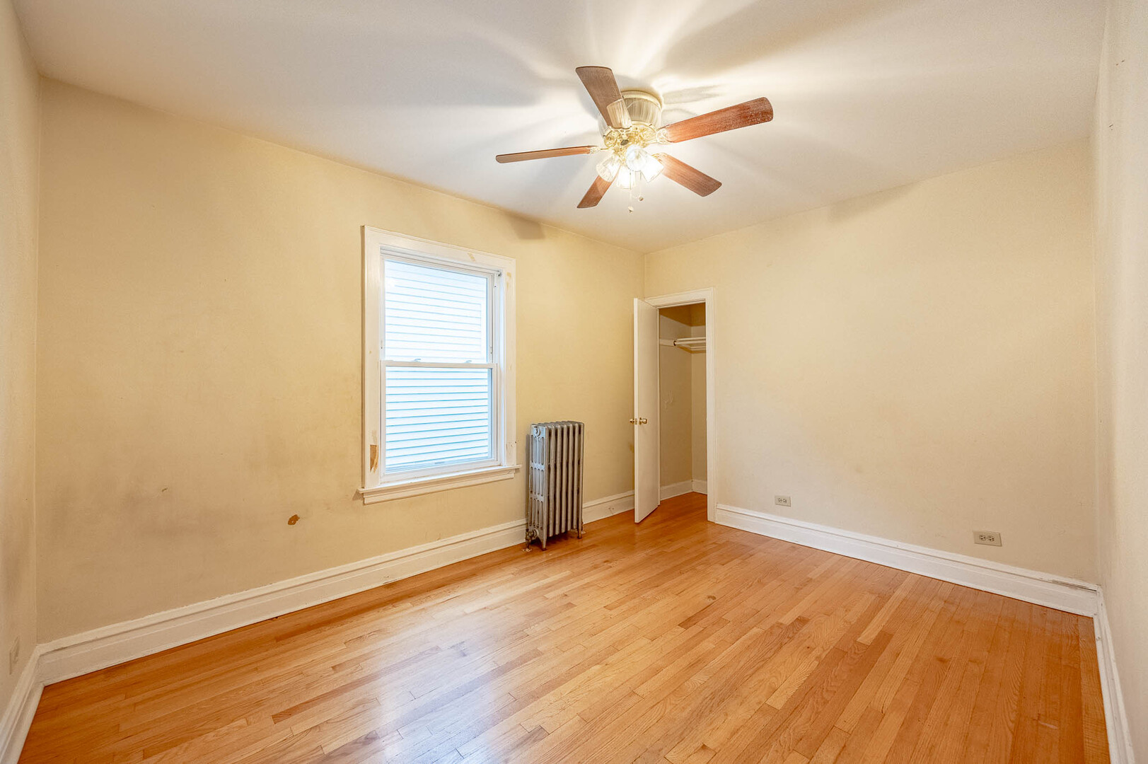 3543 N Nagle Avenue Property Photo 7