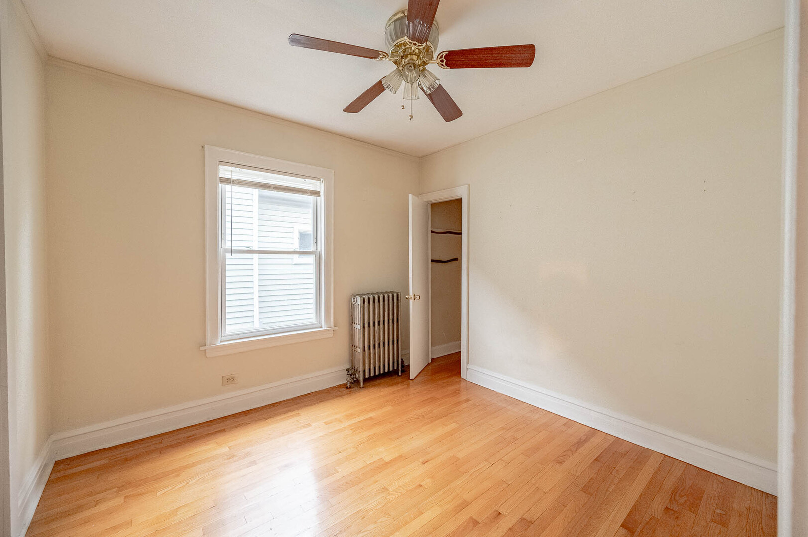 3543 N Nagle Avenue Property Photo 8