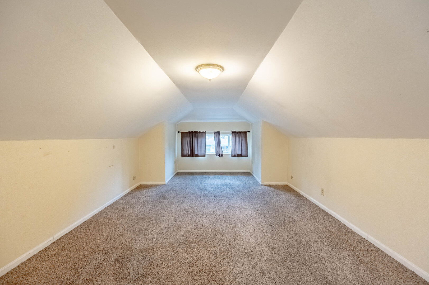 3543 N Nagle Avenue Property Photo 10