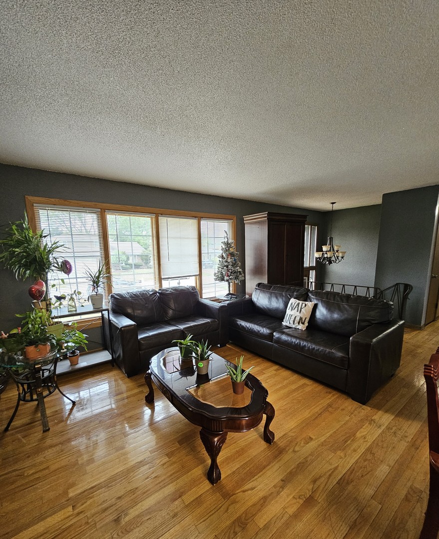 12543 S Menard Avenue Property Photo 4