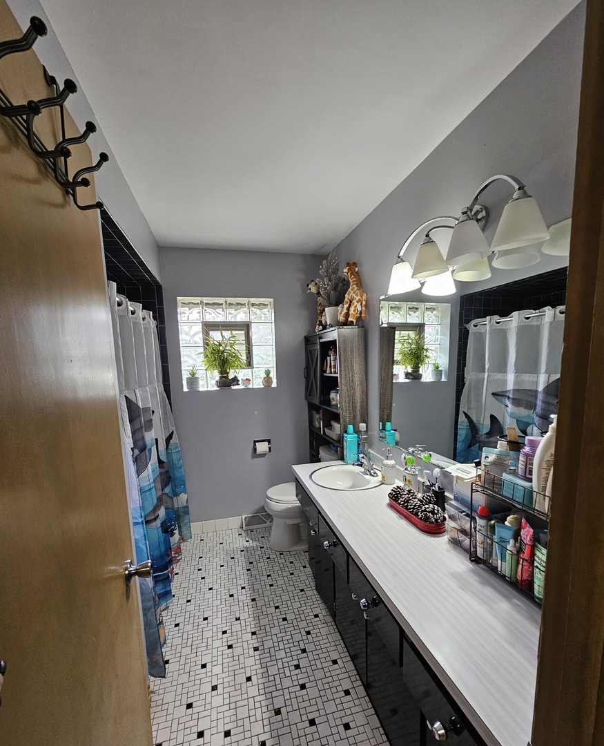 12543 S Menard Avenue Property Photo 13
