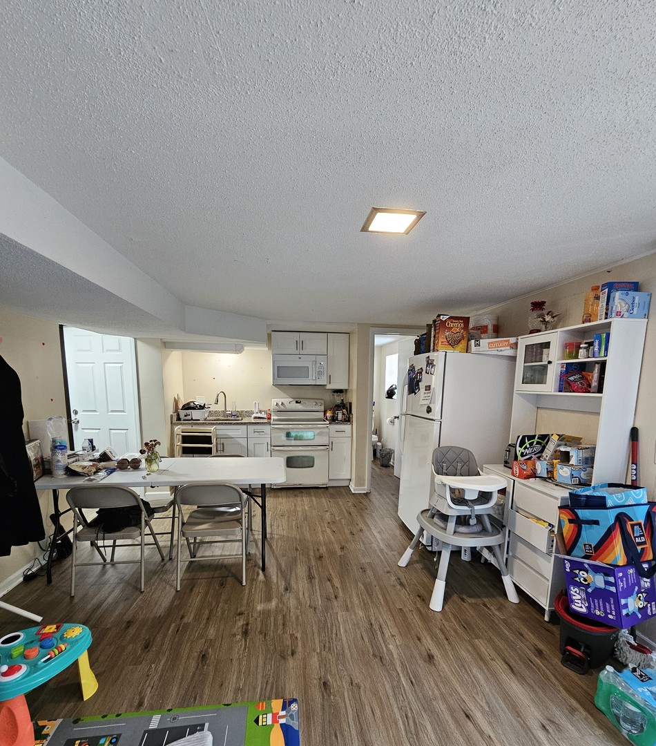 12543 S Menard Avenue Property Photo 14