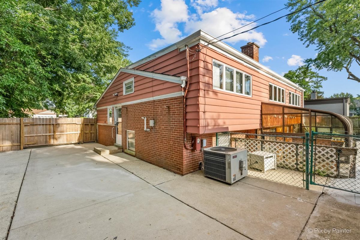 714 Western Avenue Property Photo 24
