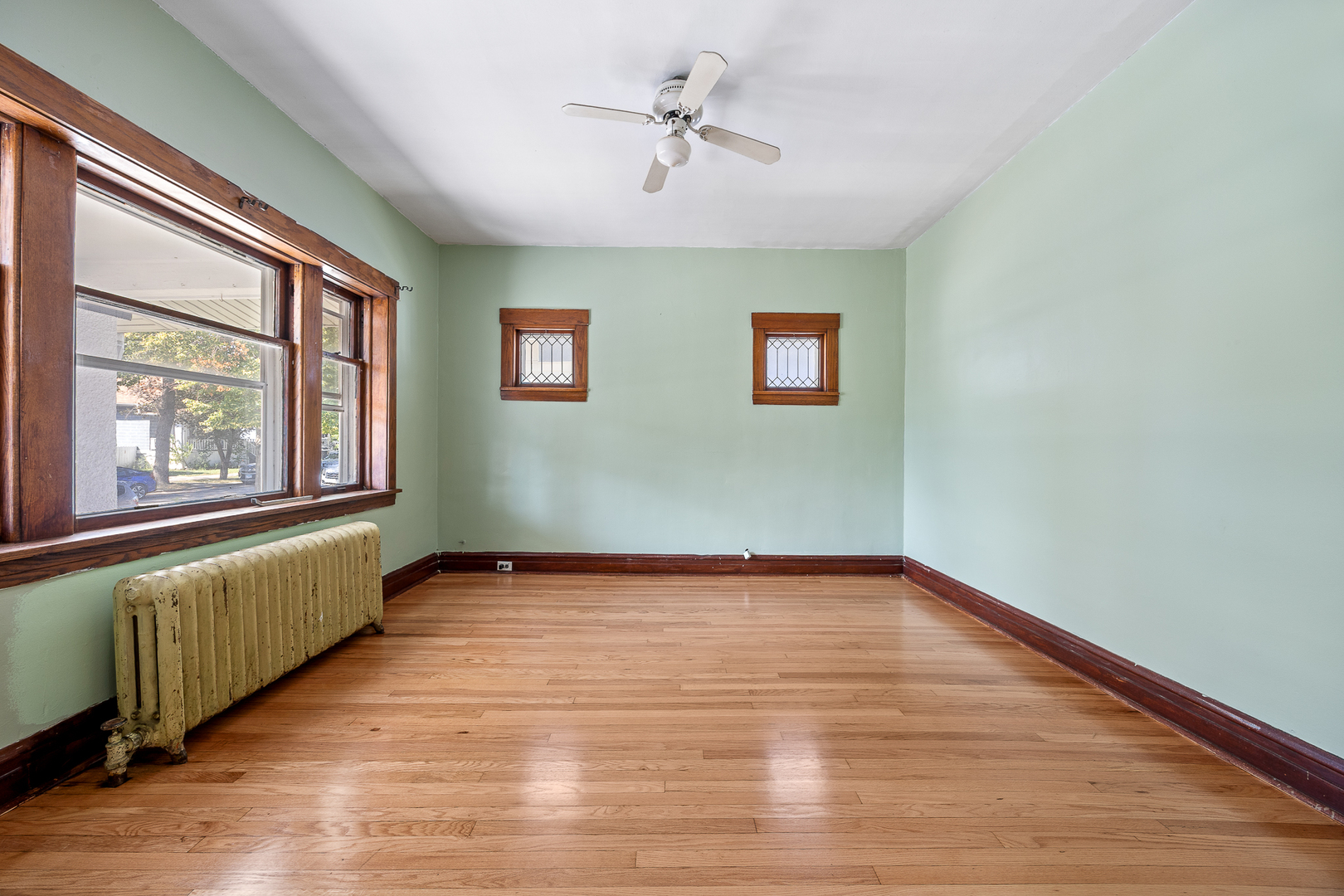 1517 S 57th Avenue Property Photo 3