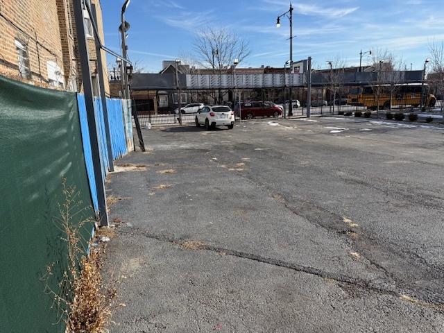 2730 N Western Avenue Property Photo 4