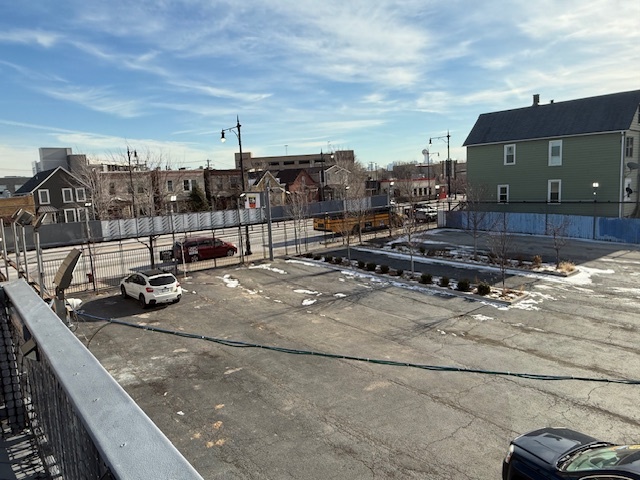 2730 N Western Avenue Property Photo 9
